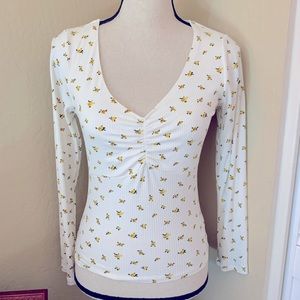 Nikki and Erin Yellow Floral V Neck Top S